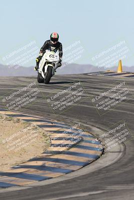 media/Dec-01-2025-Moto Forza (Mon) [[2daa91e15f]]/2-Intermediate Group/Session 2 (Turns 9 and 10)/